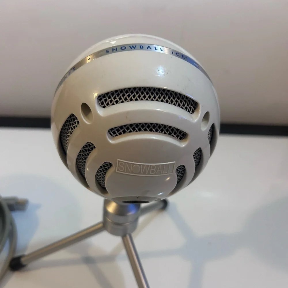 Blue Microphones Snowball iCE Condenser Microphone (White) - WITH Stand